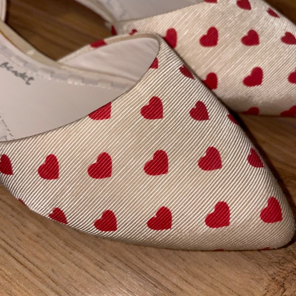 Alice + Olivia Canvas D'Orsay Hilary Heart Print Flats - Picture 2 of 12